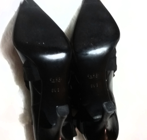 Gucci black leather pump with wrap around - Picture 6 of 7